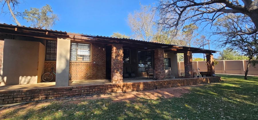 6 Bedroom Property for Sale in Hartbeesfontein North West
